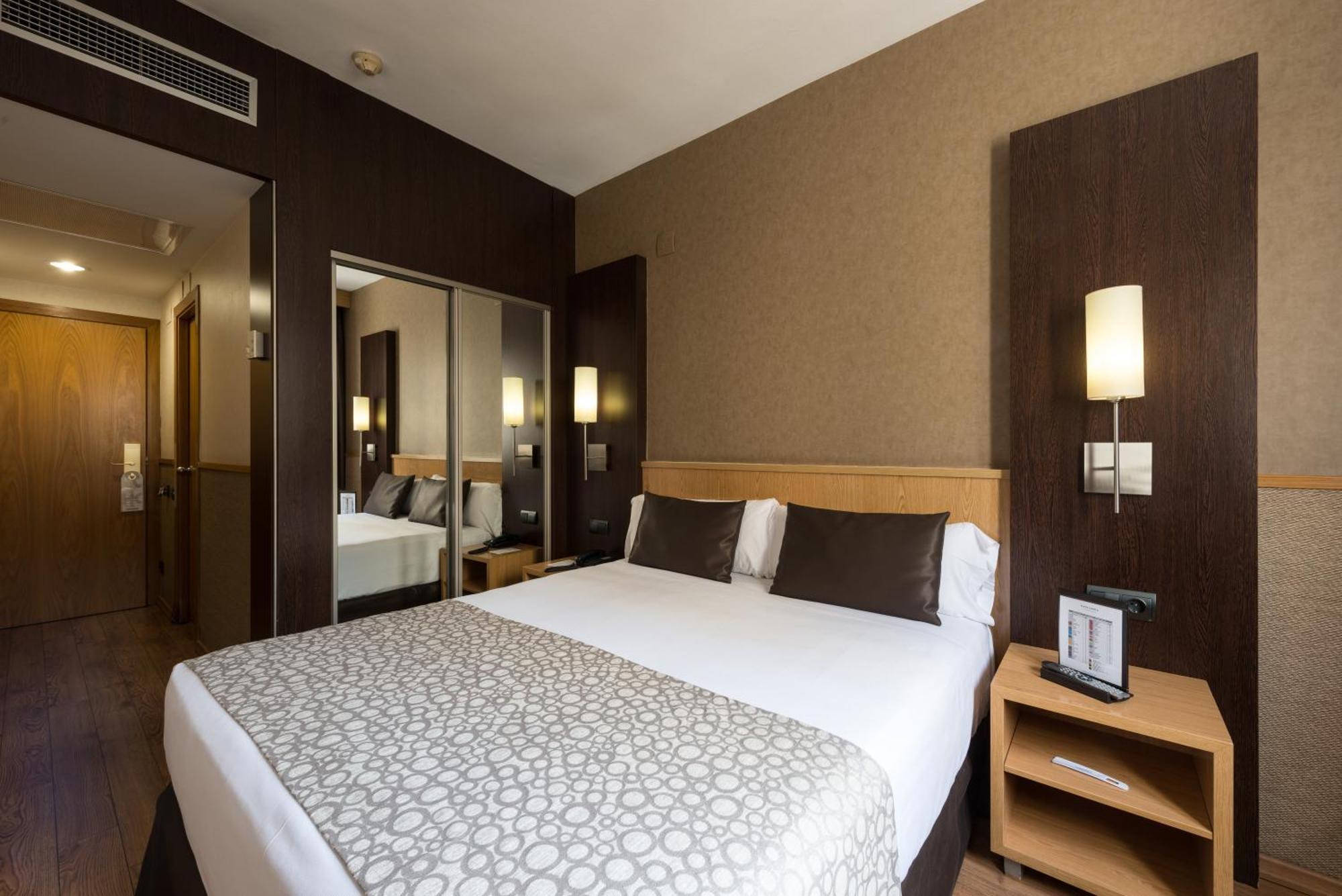 Catalonia Sagrada Familia Hotel Barcelona Ruang foto