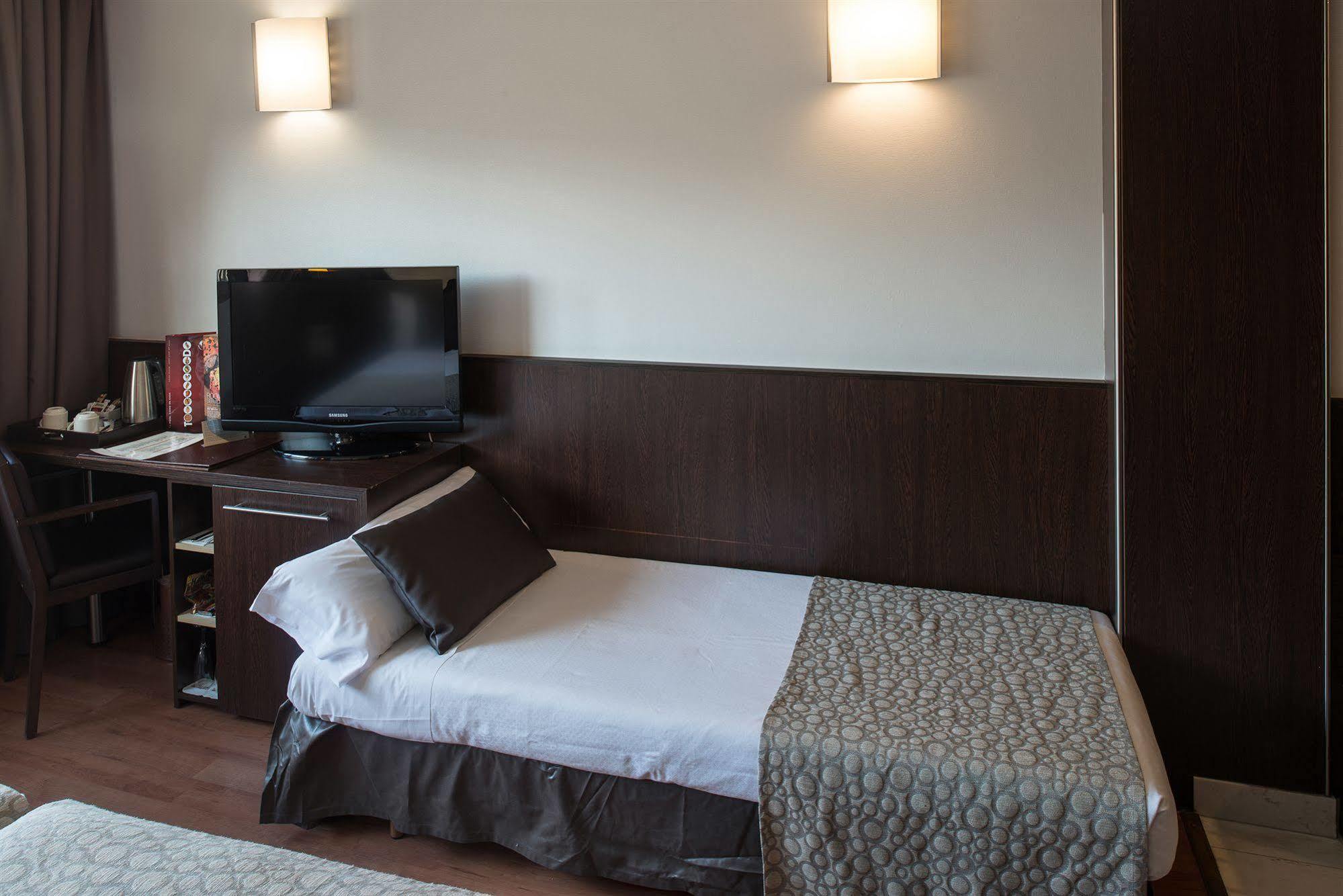 Catalonia Sagrada Familia Hotel Barcelona Bagian luar foto